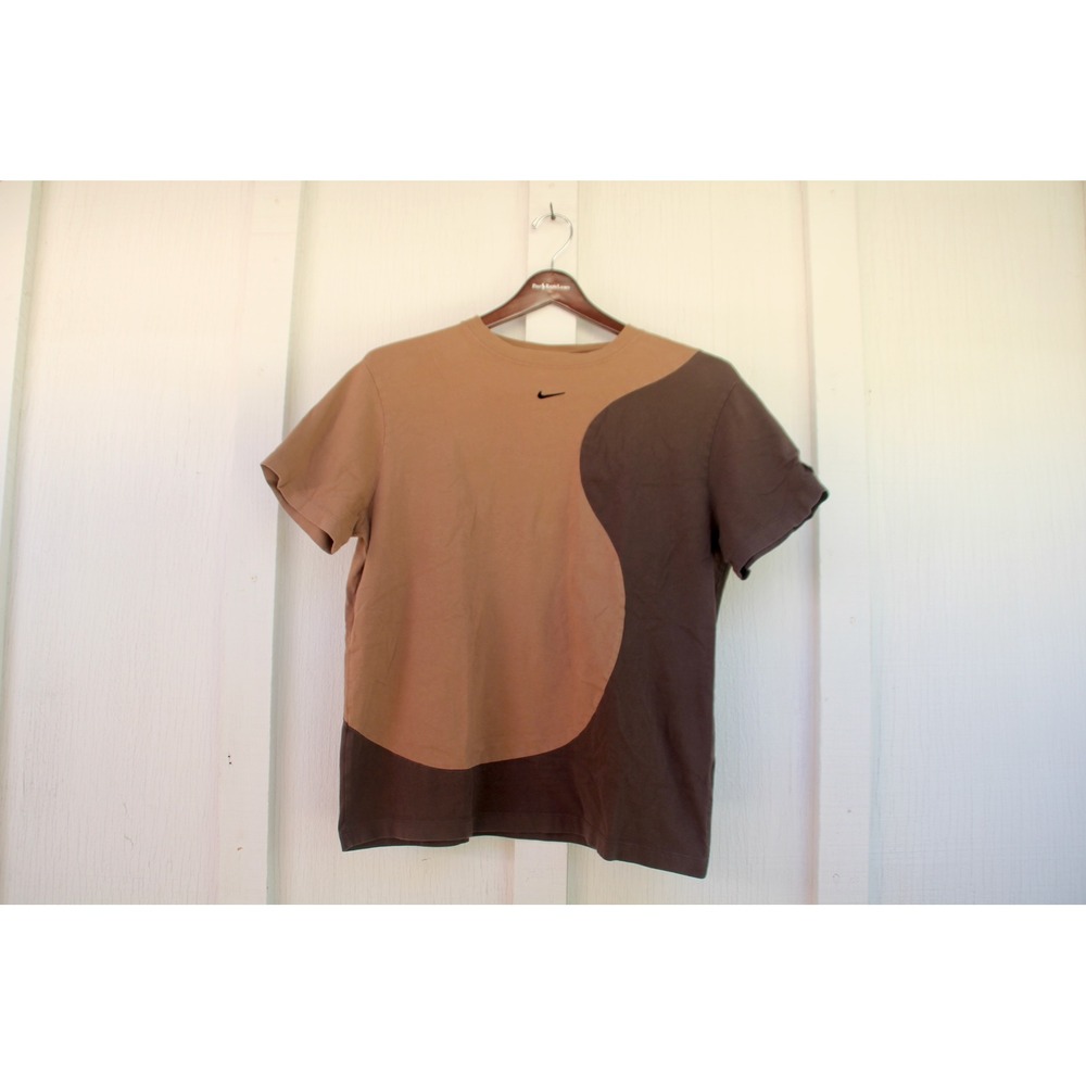 Nike Men Brown Colorblock Wavy Center Swoosh T-Shirt Be As You Are Tee Medium